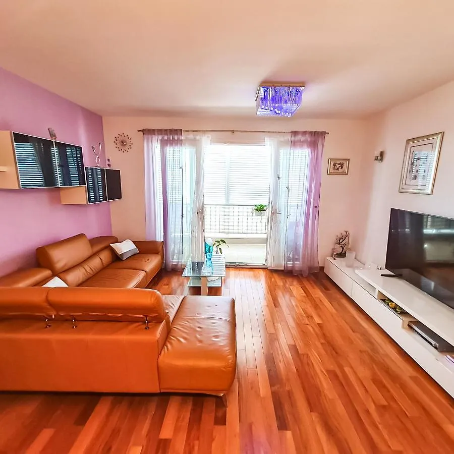 Apartment Azure *Close To The Beach Split 0*,
