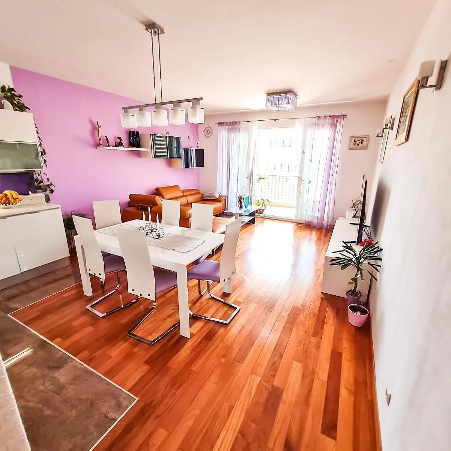 Apartment Azure *Close To The Beach Split