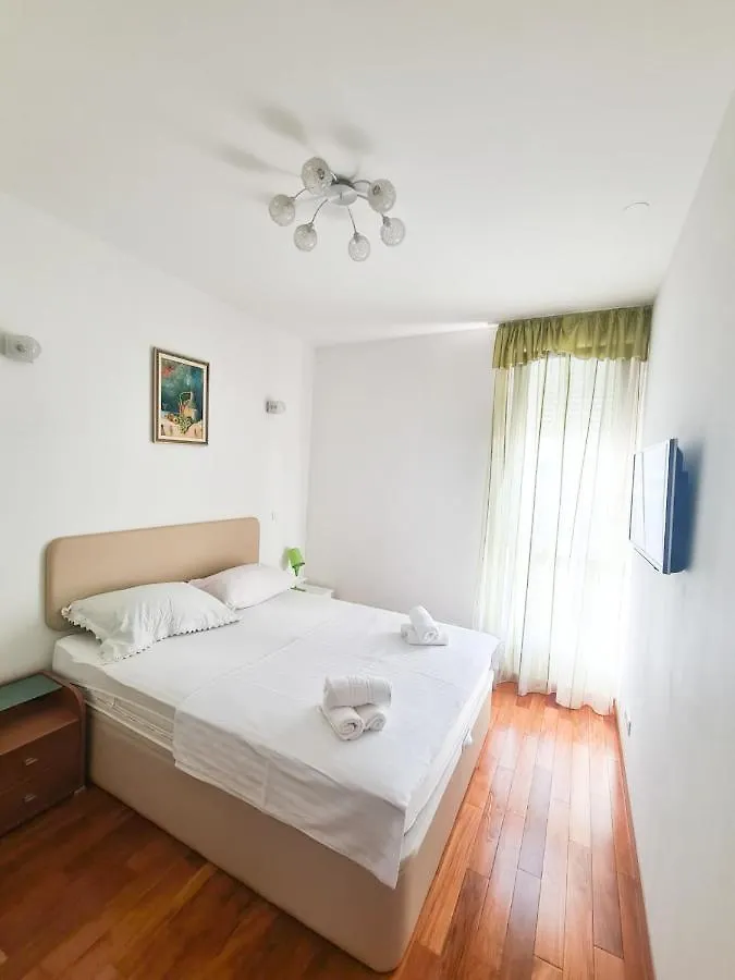 Apartment Azure *Close To The Beach Split